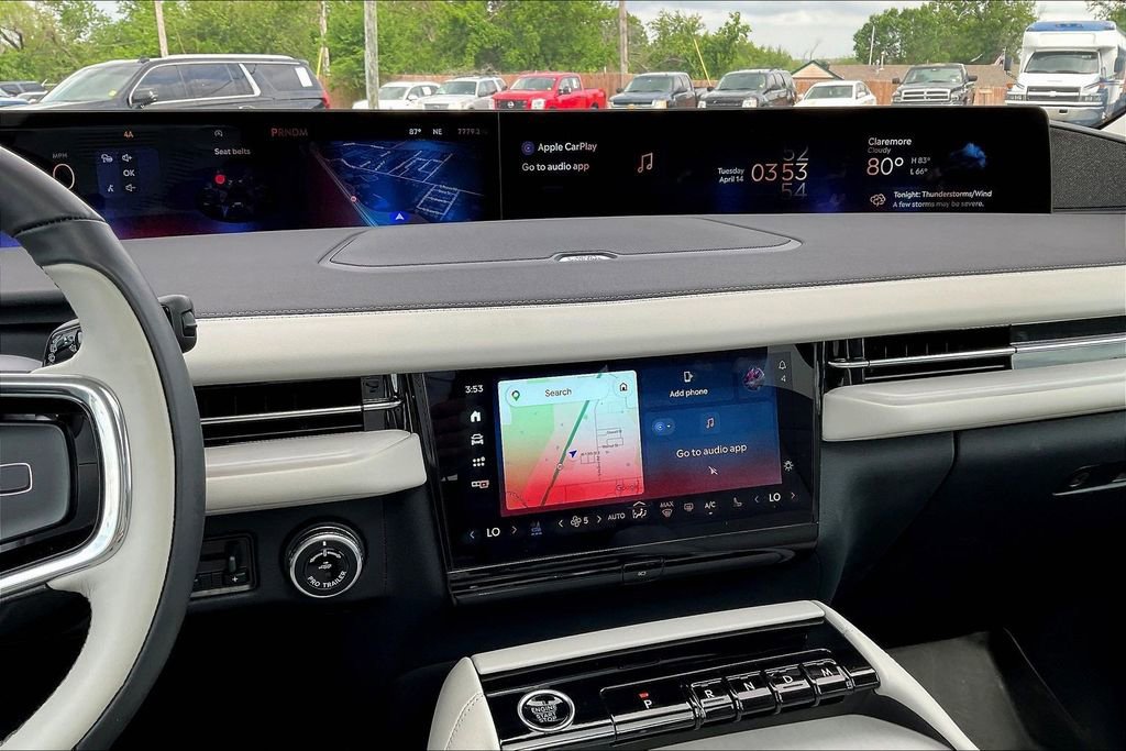 Used 2025 Lincoln Navigator Reserve image 6