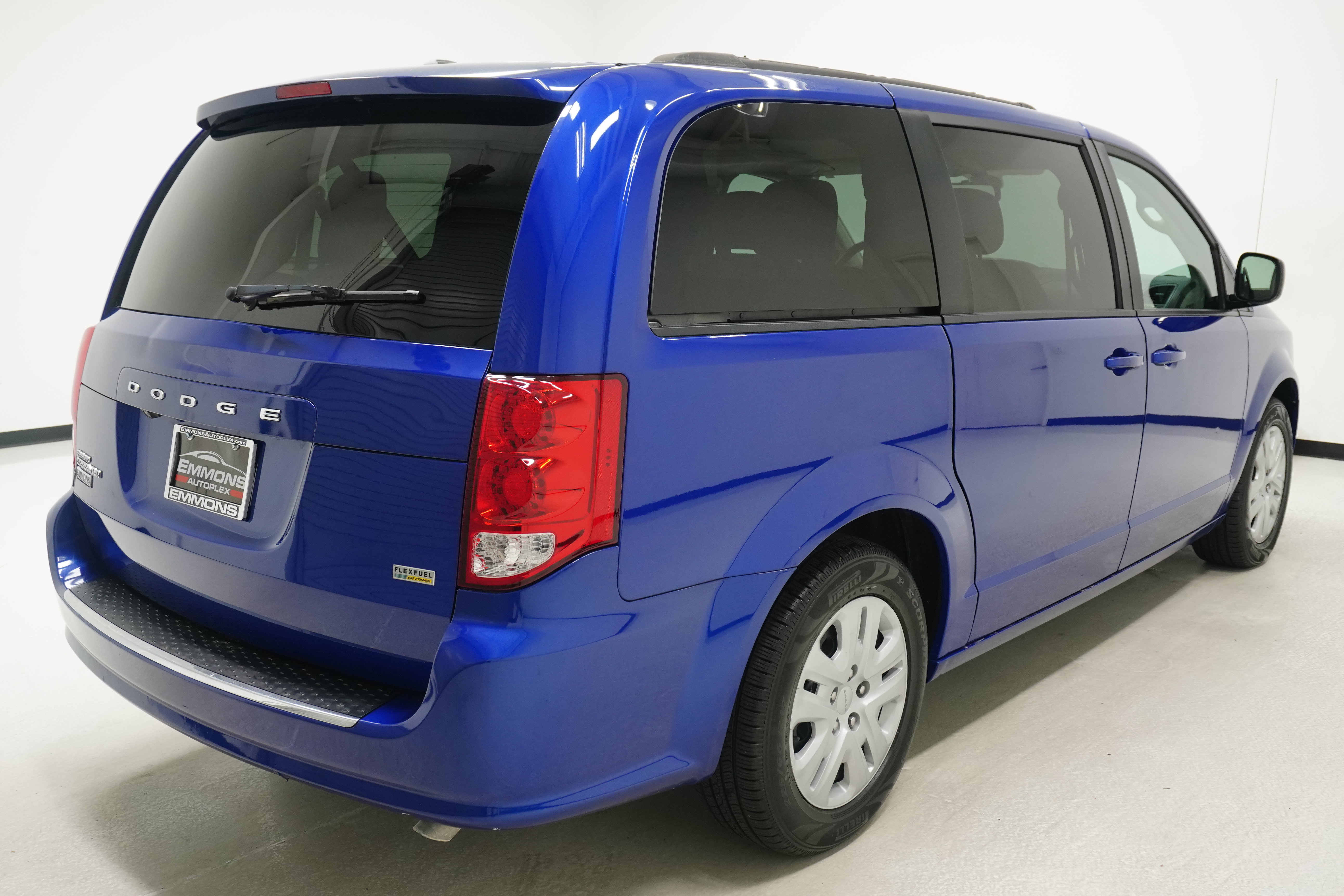 Used 2018 Dodge Grand Caravan SE w/ UConnect Hands-Free Group FWD image 4