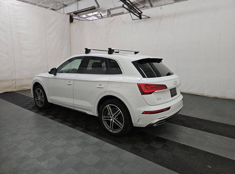 Used 2022 Audi Q5 e Premium w/ Convenience Package AWD/4WD image 3