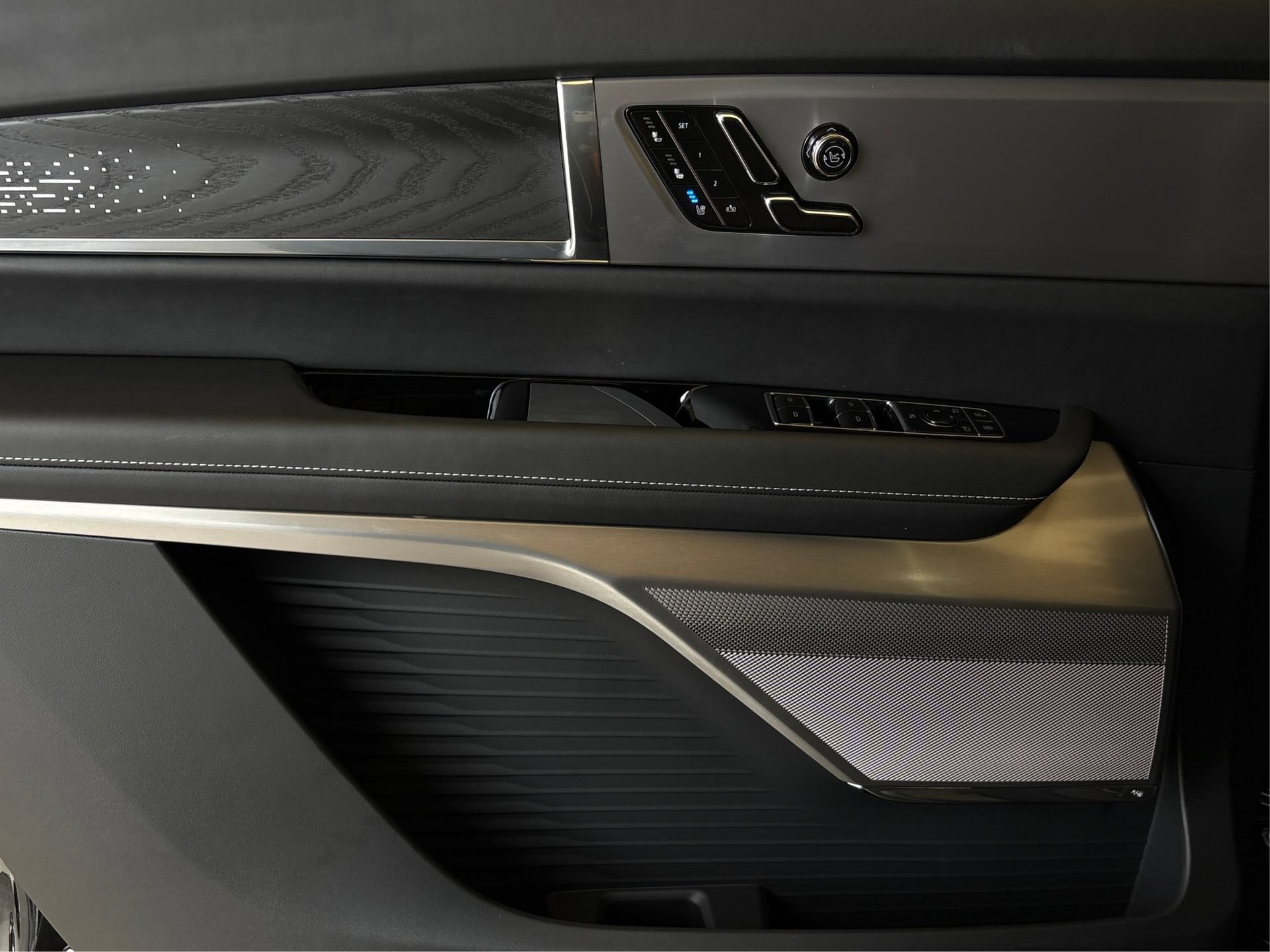 New 2026 Cadillac Vistiq Premium Luxury AWD/4WD image 21