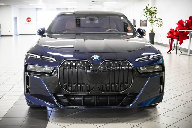 Used 2024 BMW 740i xDrive AWD/4WD image 4