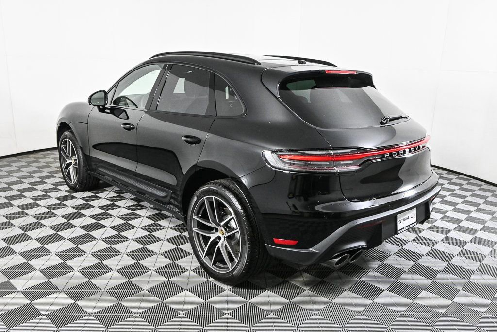 Certified 2026 Porsche Macan AWD/4WD image 3