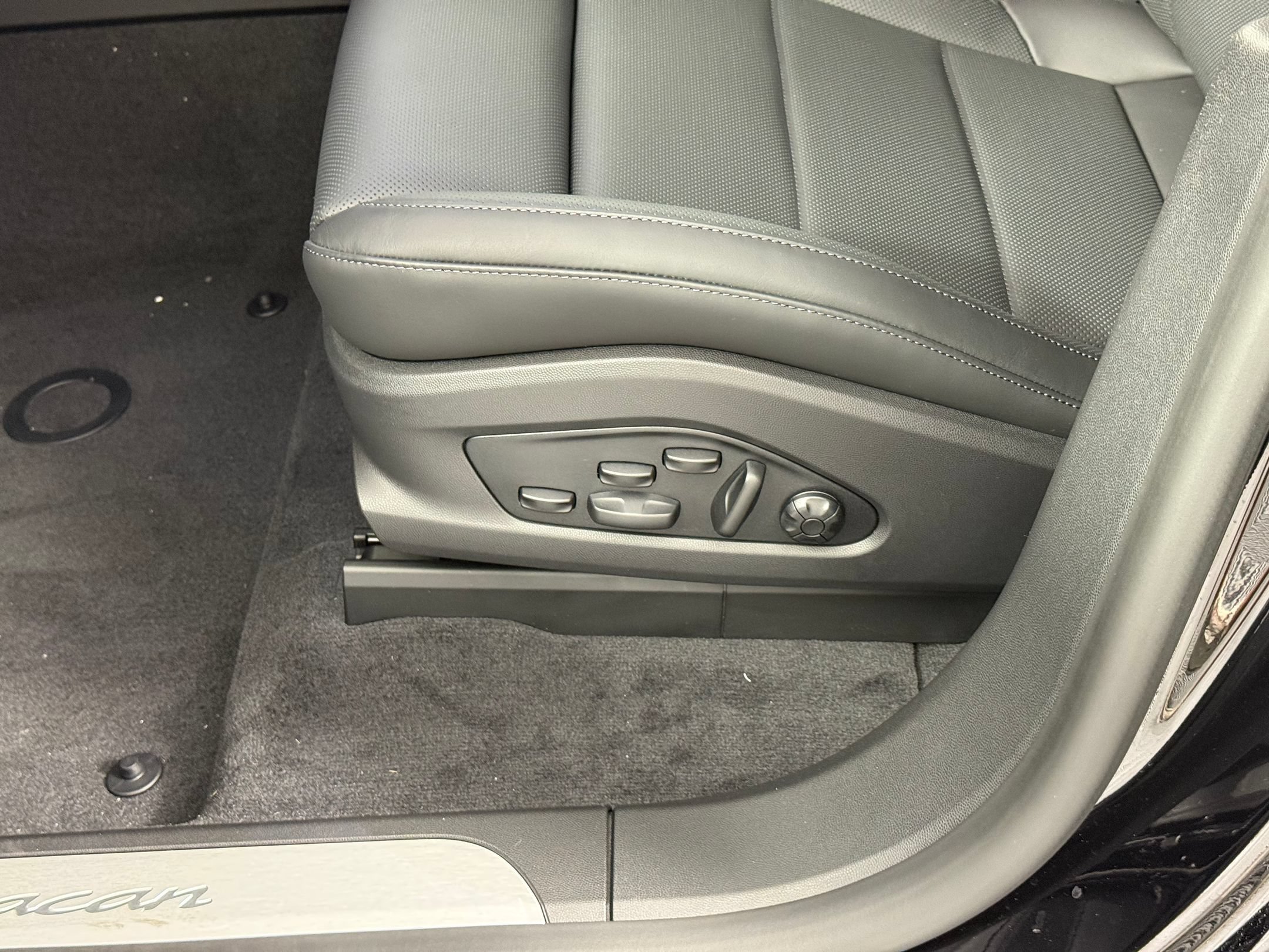 Certified 2026 Porsche Macan Electric RWD image 16