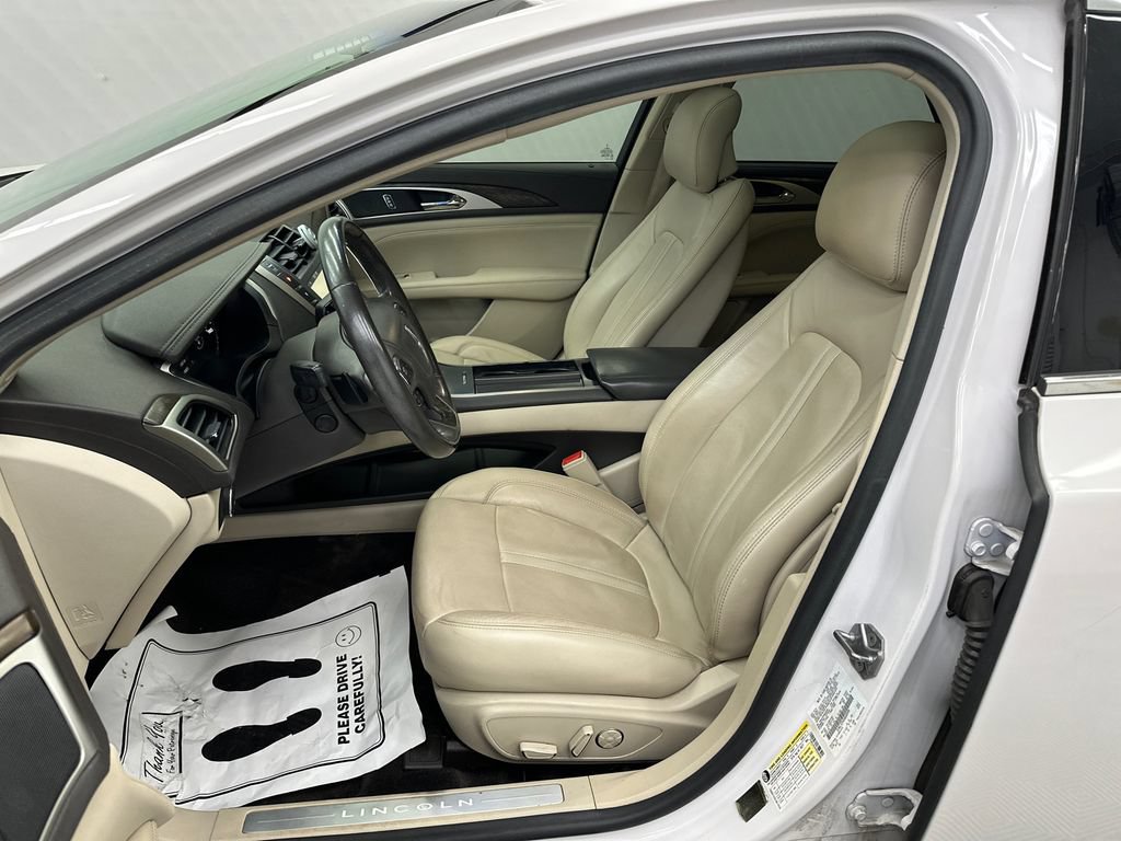 Used 2017 Lincoln MKZ Reserve FWD image 9