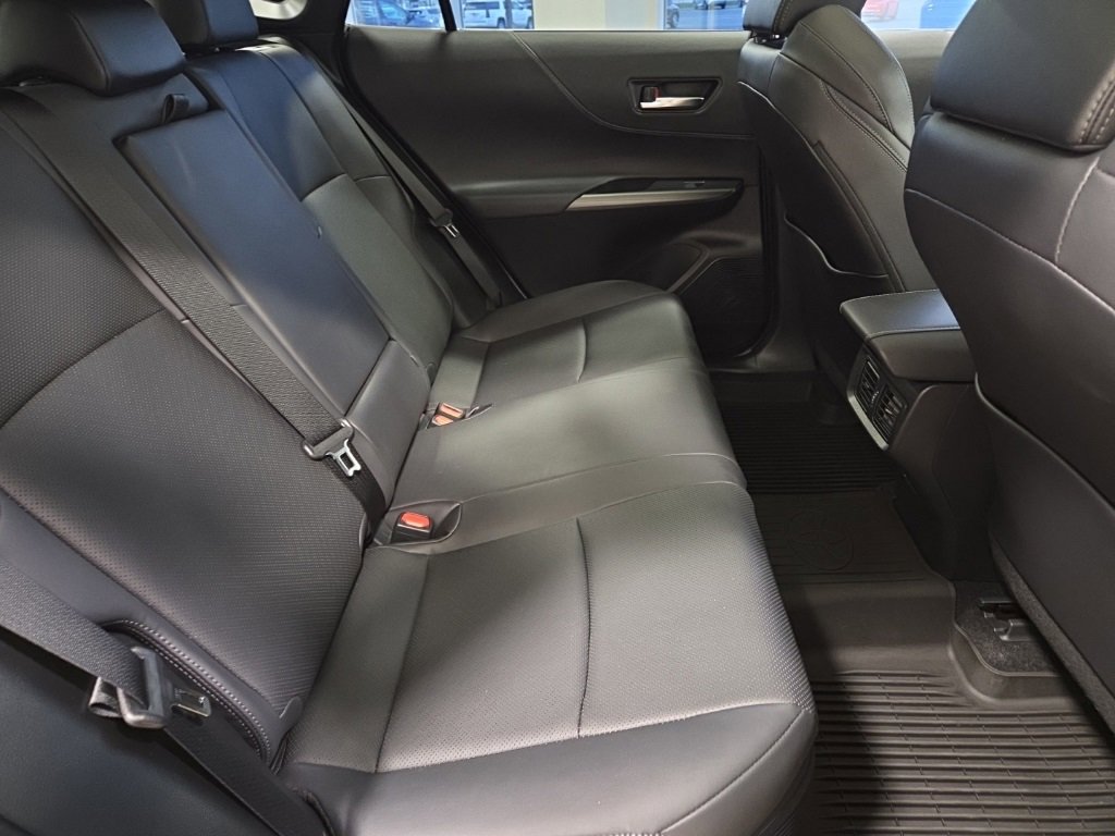 Used 2023 Toyota Venza Limited image 16