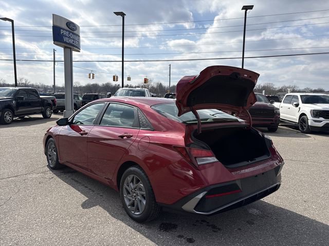 Used 2024 Hyundai Elantra SEL image 17