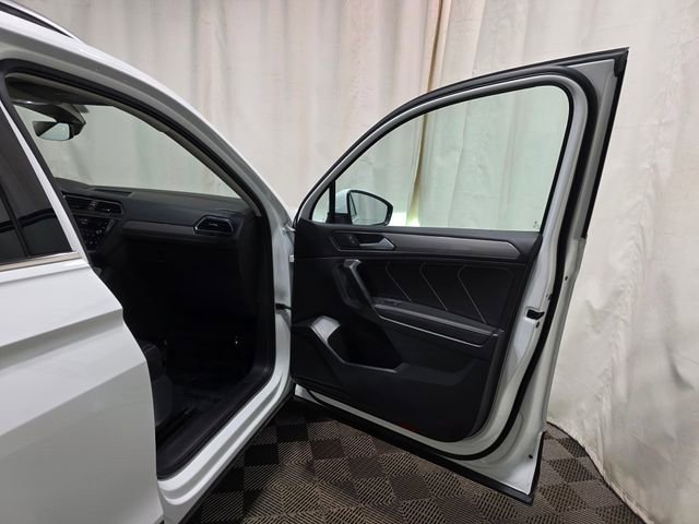 Certified 2022 Volkswagen Tiguan SE image 33