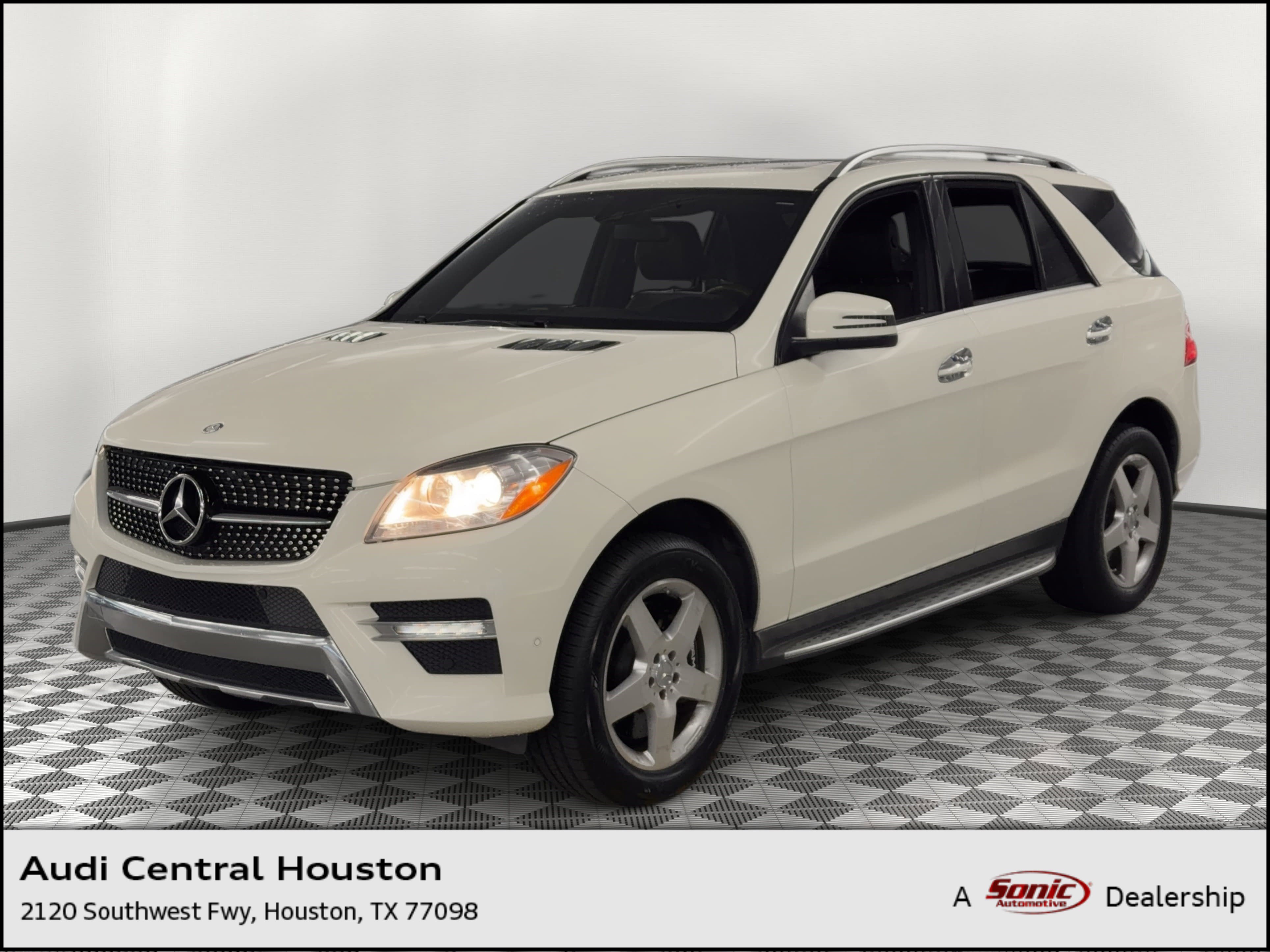 Used 2012 Mercedes-Benz ML 550 4MATIC image 1