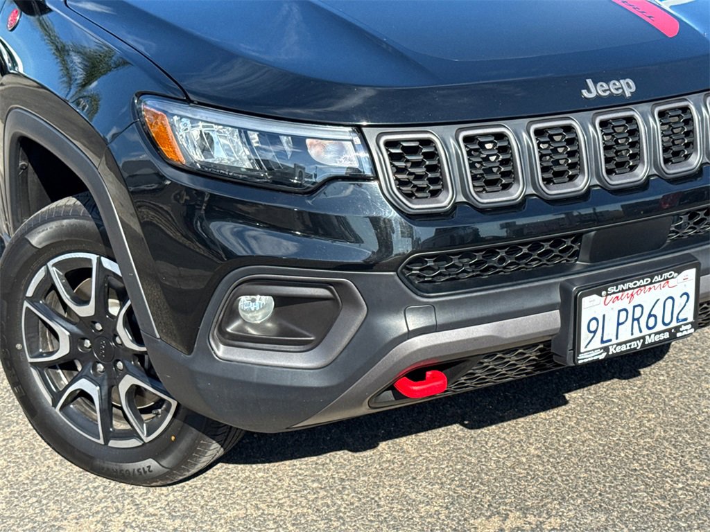 Used 2024 Jeep Compass Trailhawk image 3