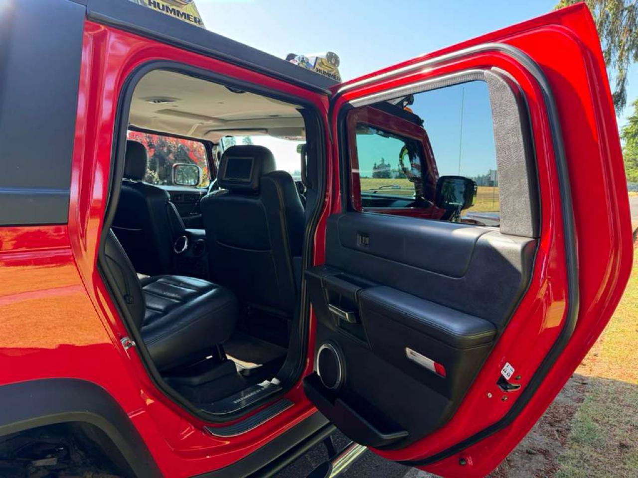 Used 2005 HUMMER H2 SUT w/ Preferred Equipment Group AWD/4WD image 37