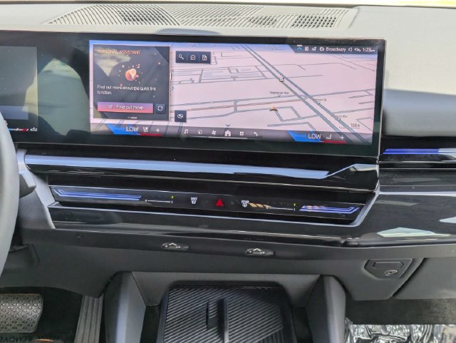 Used 2024 BMW 530i w/ Convenience Package RWD image 18