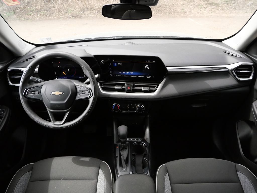 Used 2025 Chevrolet TrailBlazer LT AWD/4WD image 17