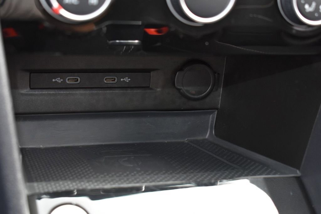 Used 2023 Volkswagen Taos SE w/ Panoramic Sunroof Package AWD/4WD image 19