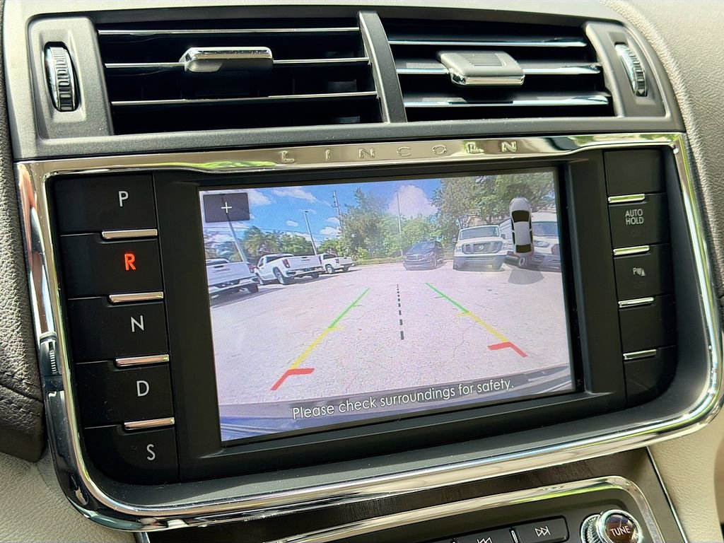 Used 2020 Lincoln Continental w/ Premium Package image 14