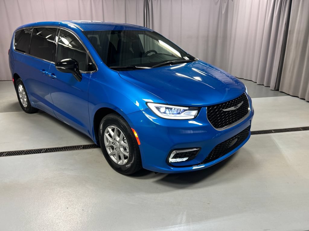 New 2026 Chrysler Pacifica Select