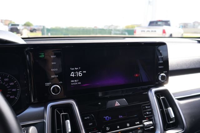 Used 2023 Kia Sorento EX AWD/4WD image 14