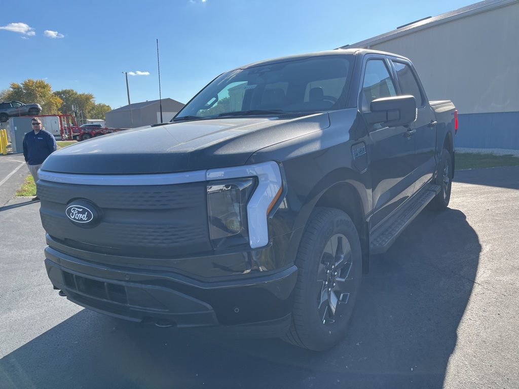 New 2025 Ford F150 Lightning Flash AWD/4WD image 7