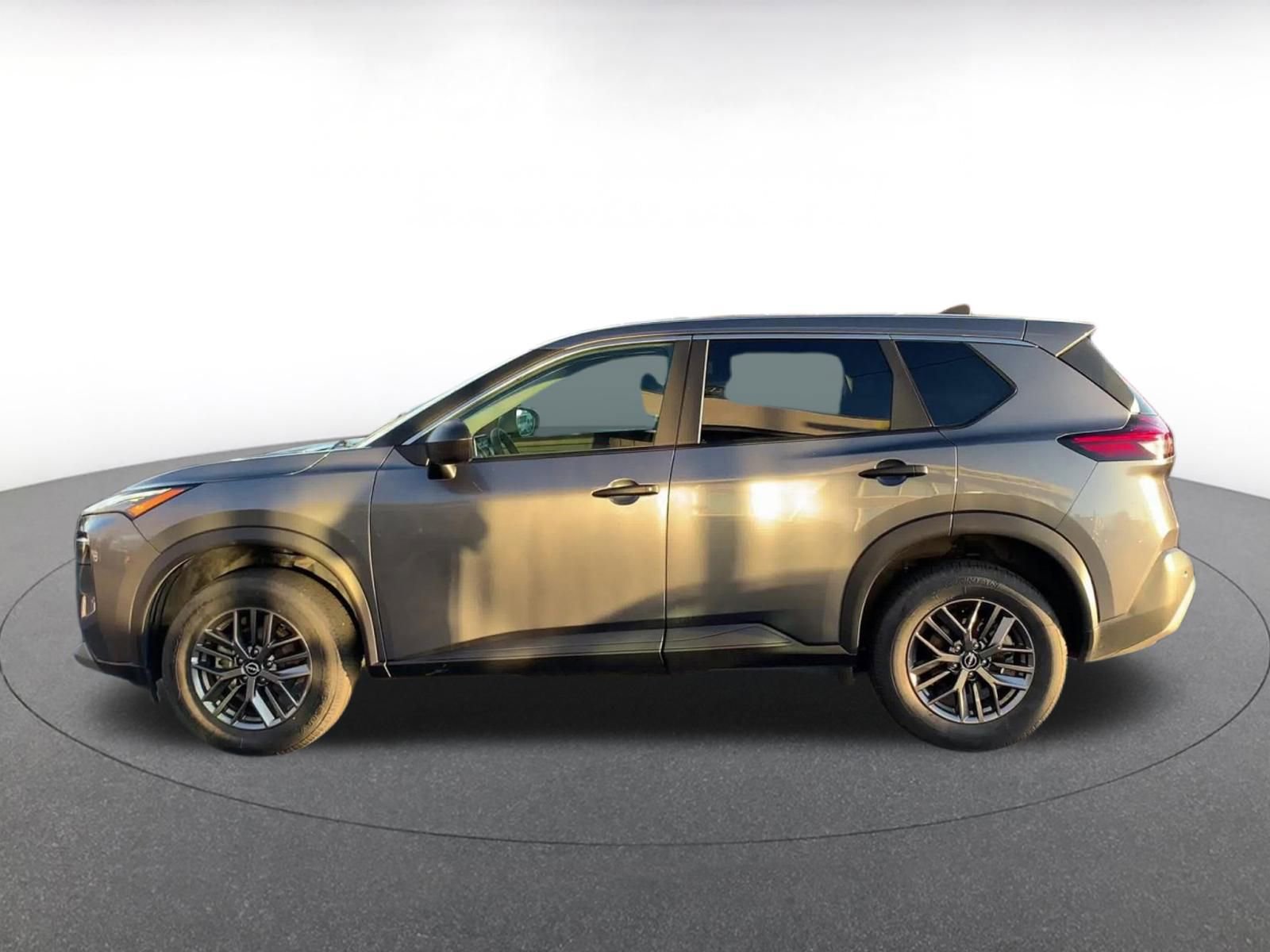 Used 2023 Nissan Rogue S image 9