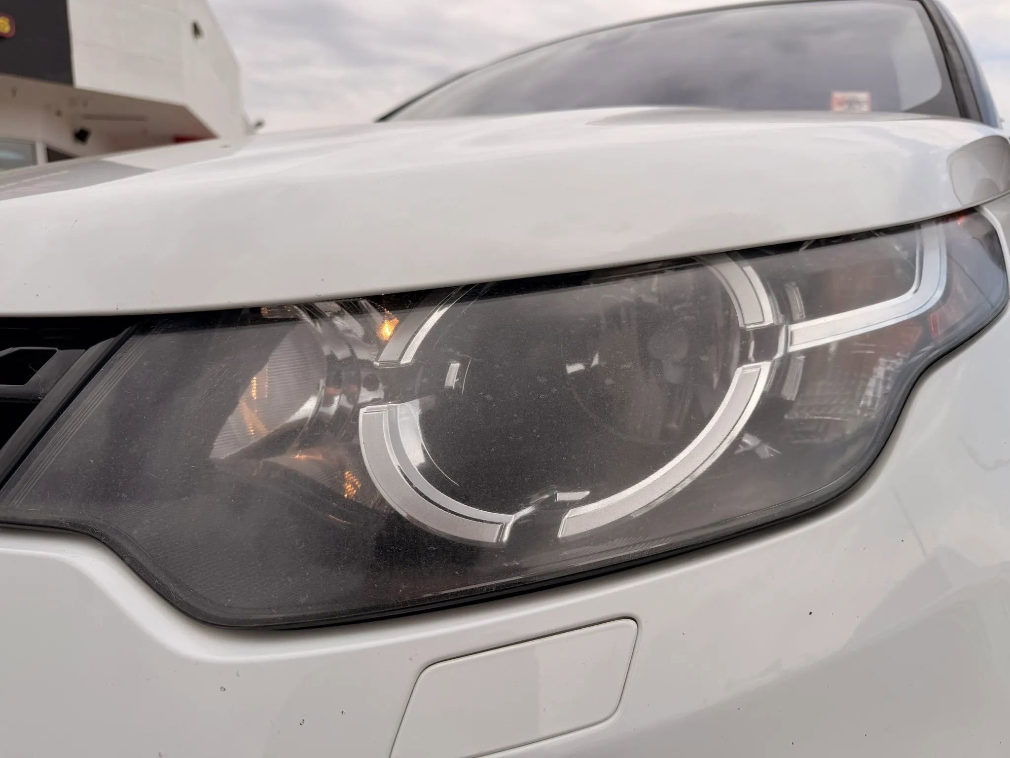 Used 2017 Land Rover Discovery Sport SE image 42