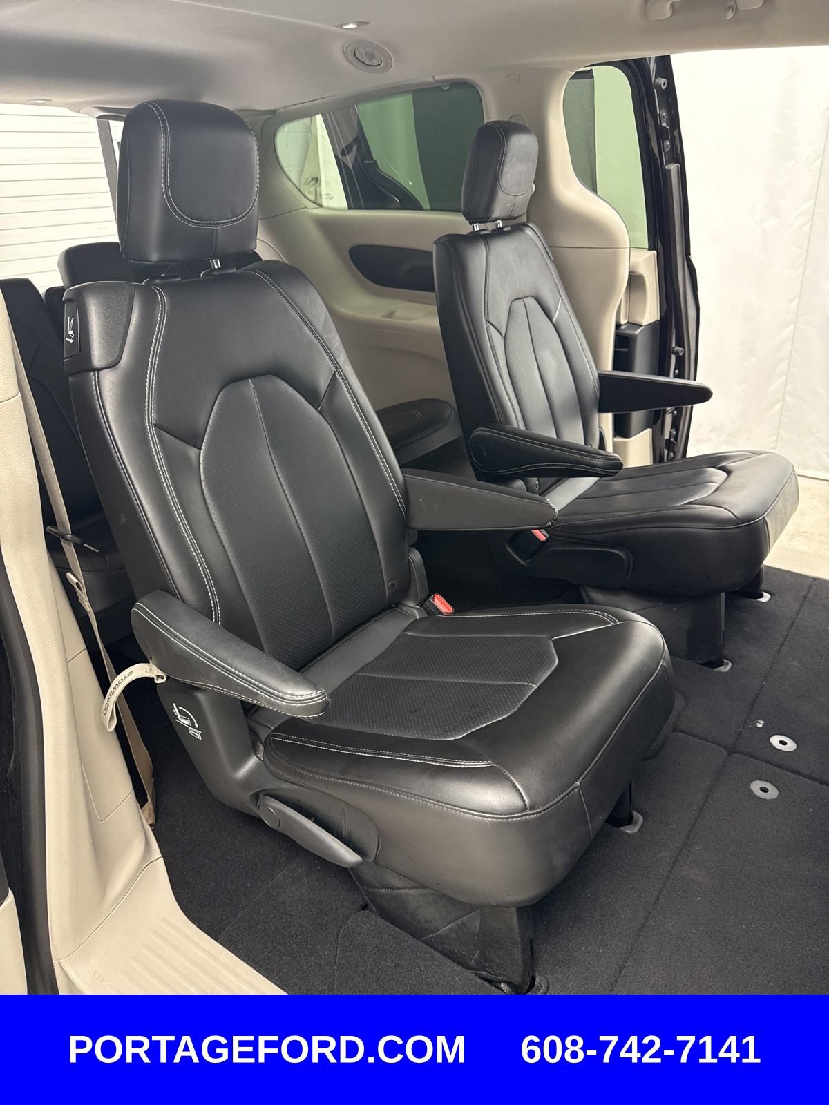Used 2023 Chrysler Pacifica Touring-L FWD image 29