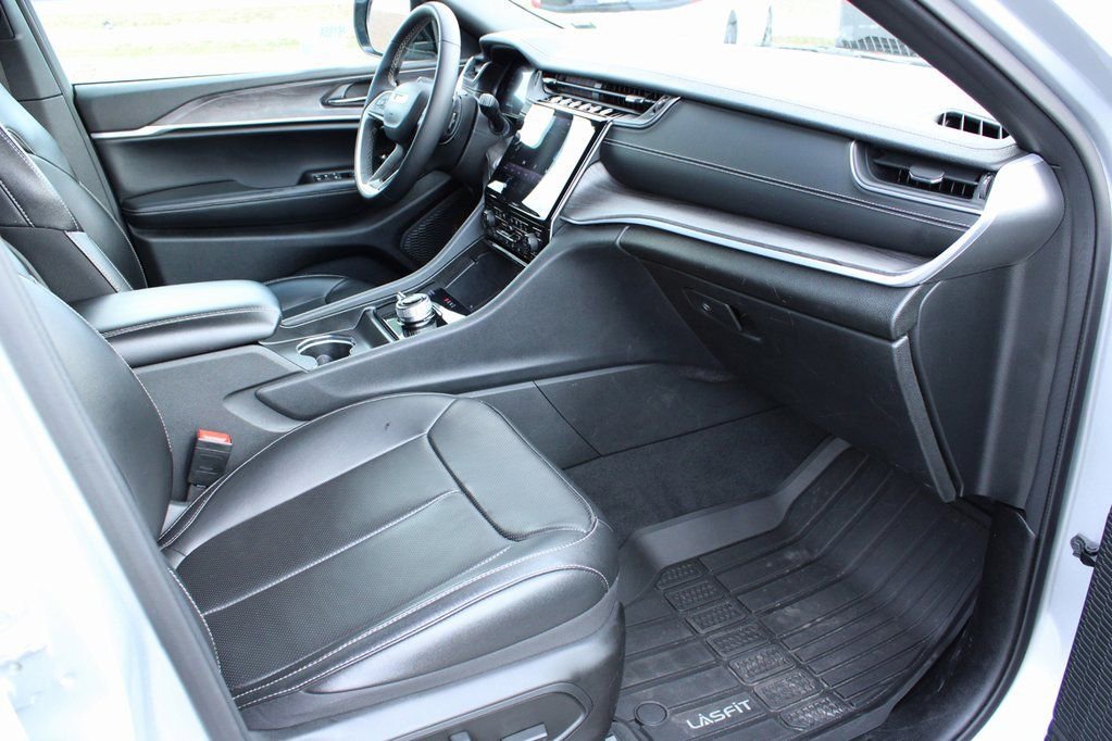 Used 2024 Jeep Grand Cherokee L Limited w/ Luxury Tech Group II image 32