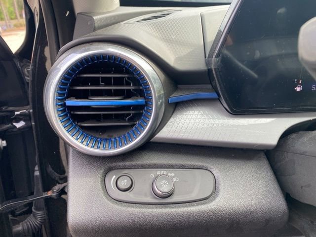 Used 2025 Chevrolet Trax LT w/ Driver Confidence Package image 30