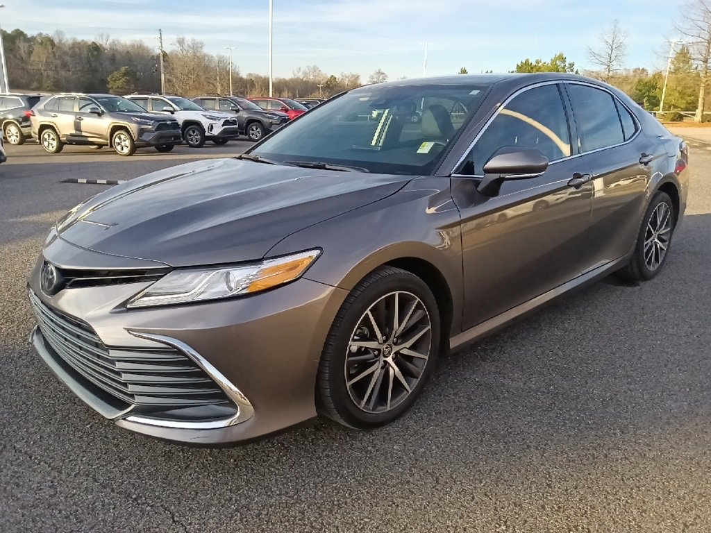 Used 2024 Toyota Camry XLE image 7