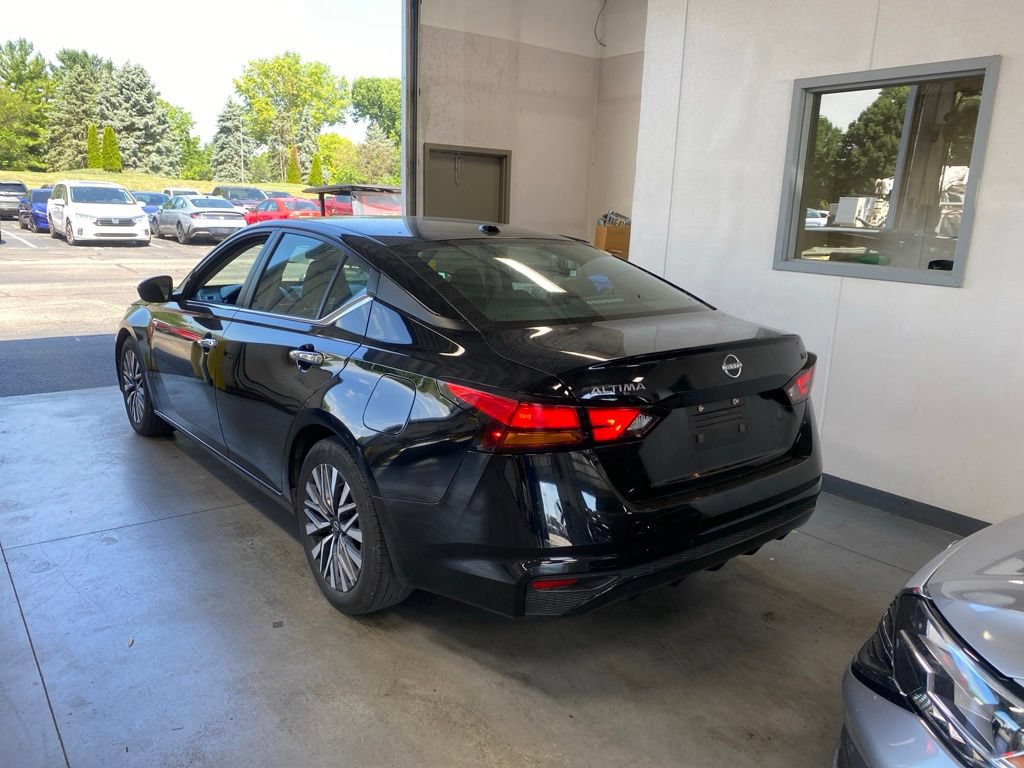 Used 2024 Nissan Altima 2.5 SV FWD image 3