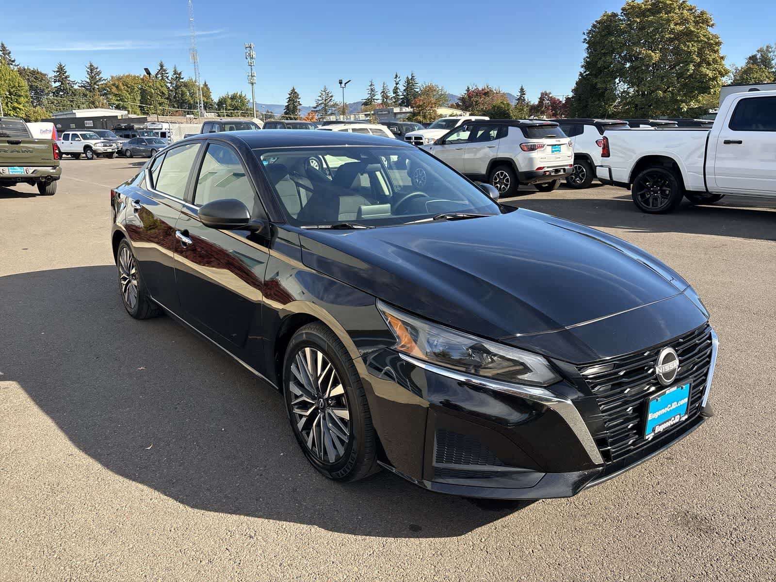 Used 2024 Nissan Altima 2.5 SV FWD image 6
