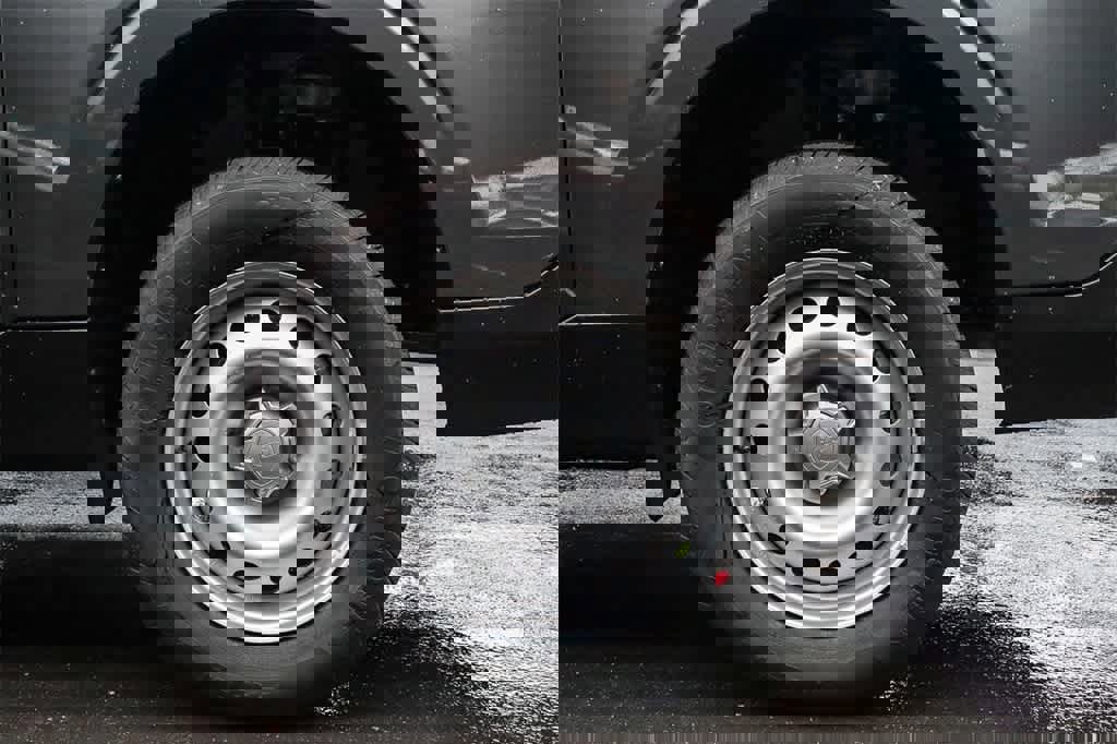 New 2025 Ford Maverick XL image 10