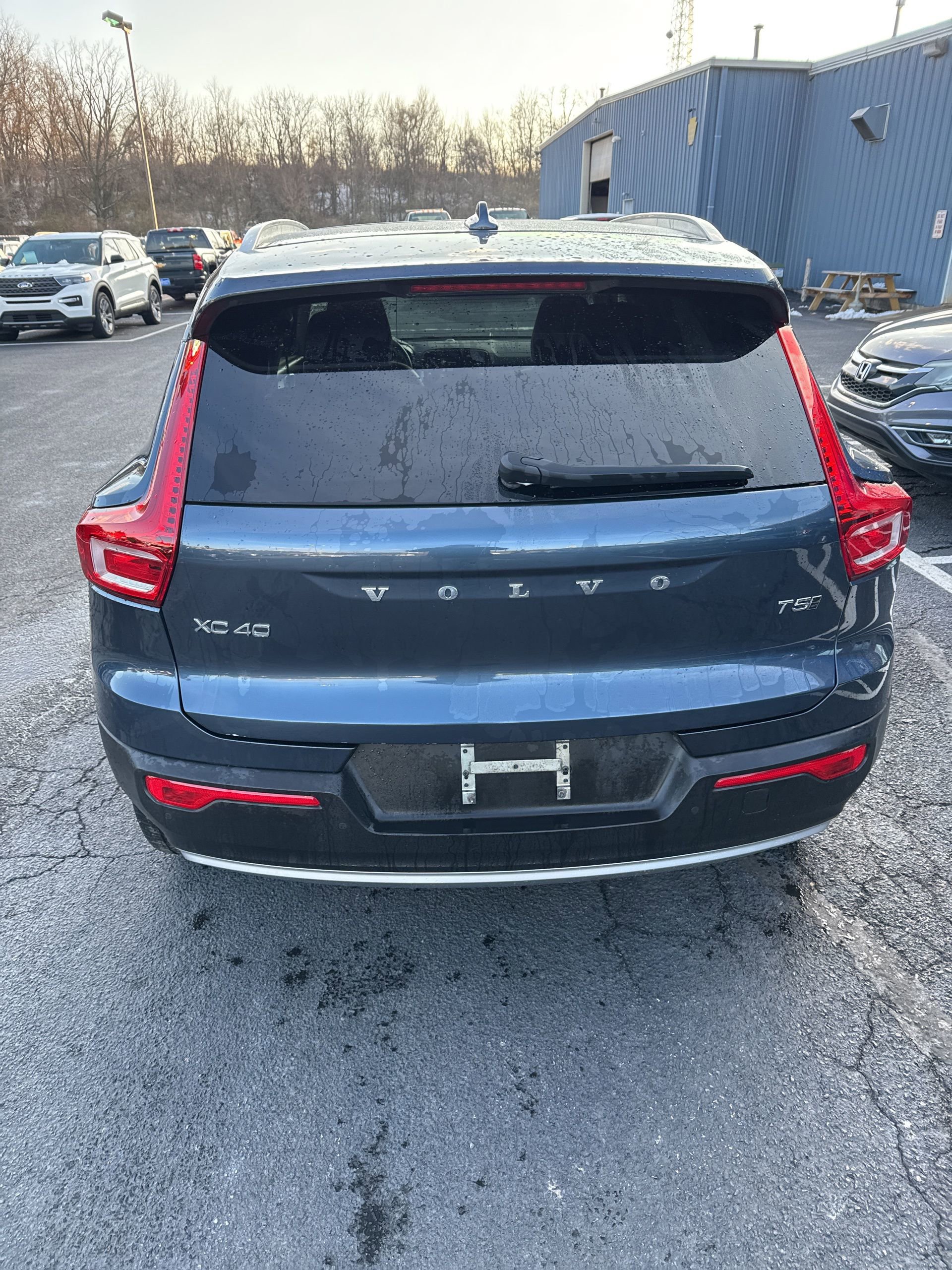 Used 2021 Volvo XC40 T5 Momentum w/ Premium Package image 5