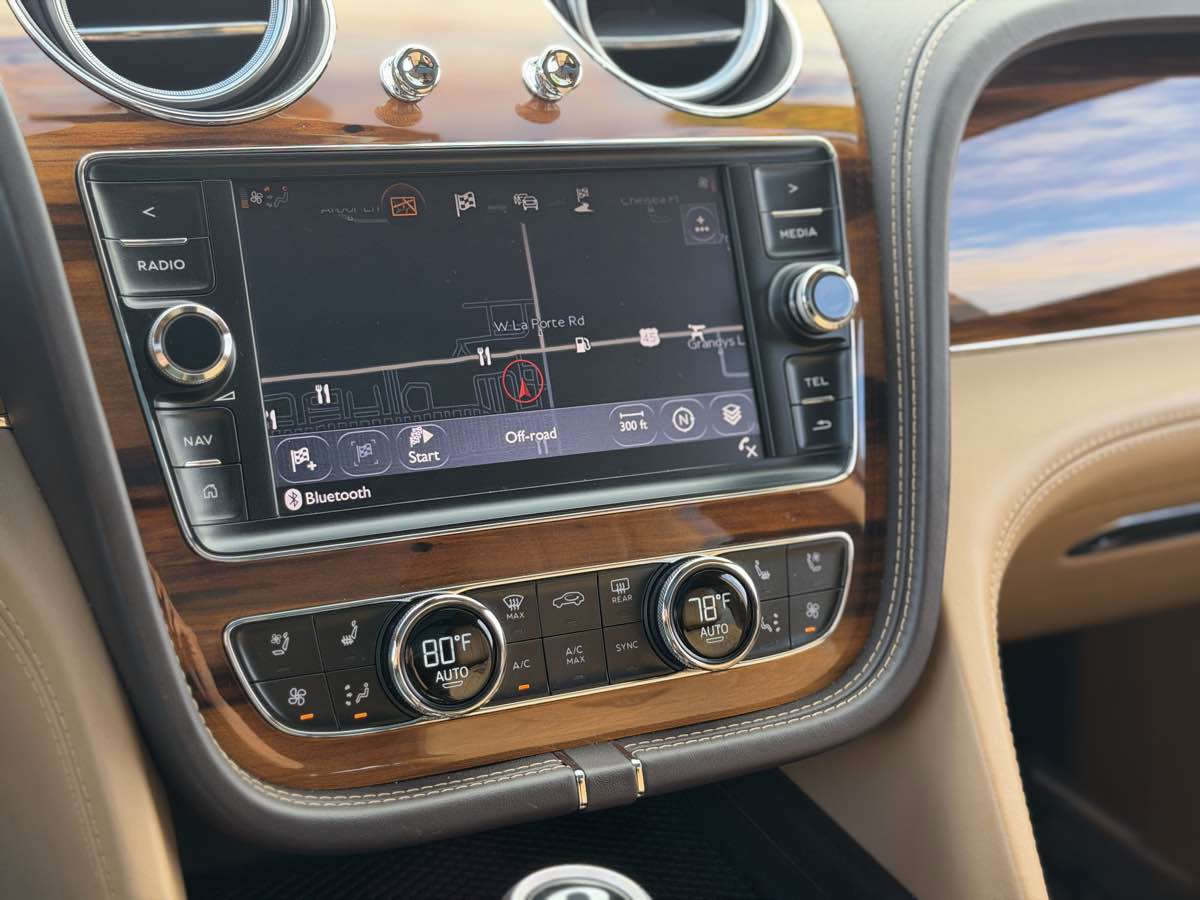 Used 2018 Bentley Bentayga image 60