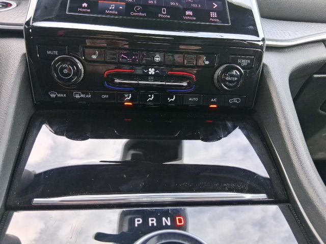 Used 2025 Jeep Grand Cherokee Altitude AWD/4WD image 25