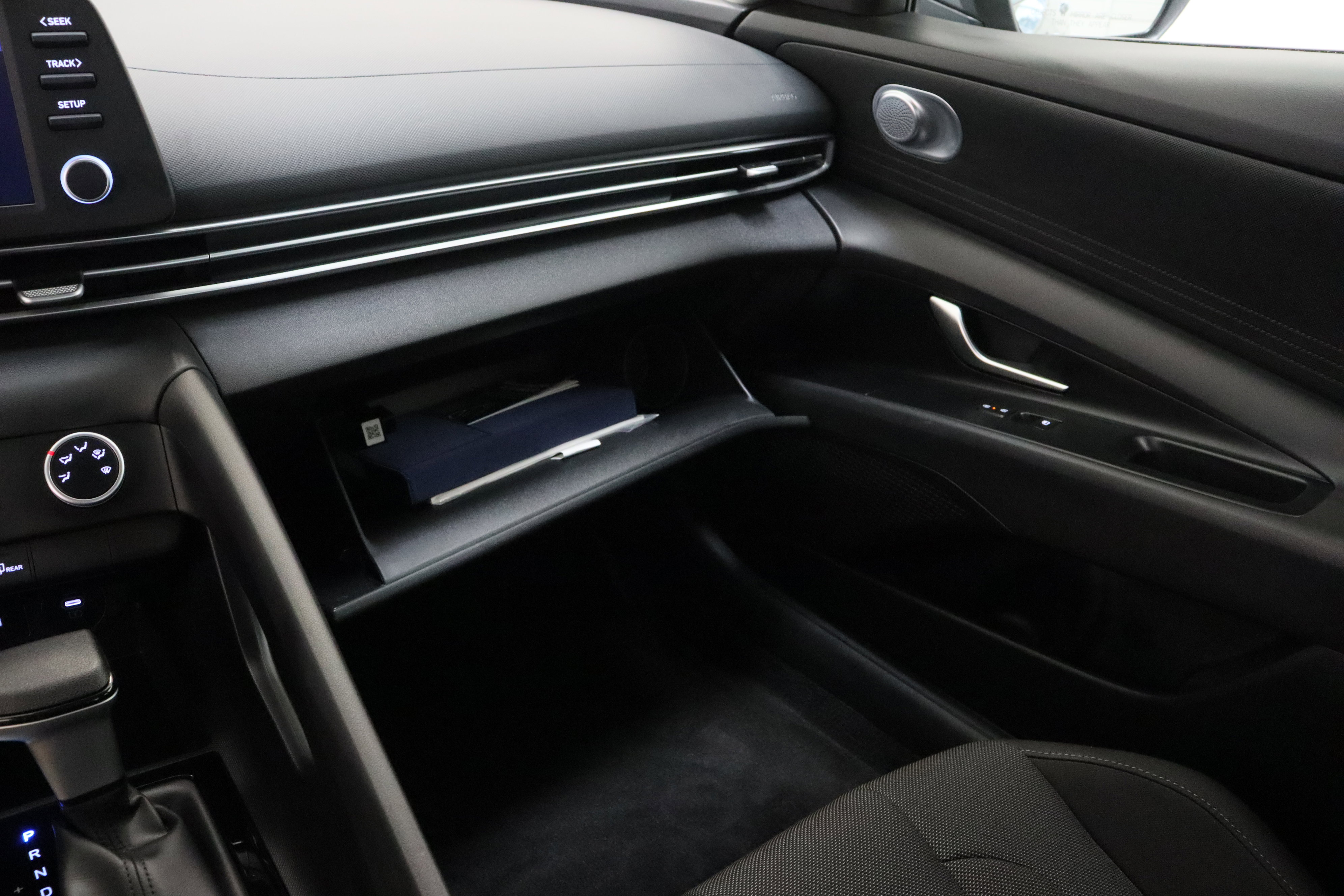 Used 2025 Hyundai Elantra SE image 21