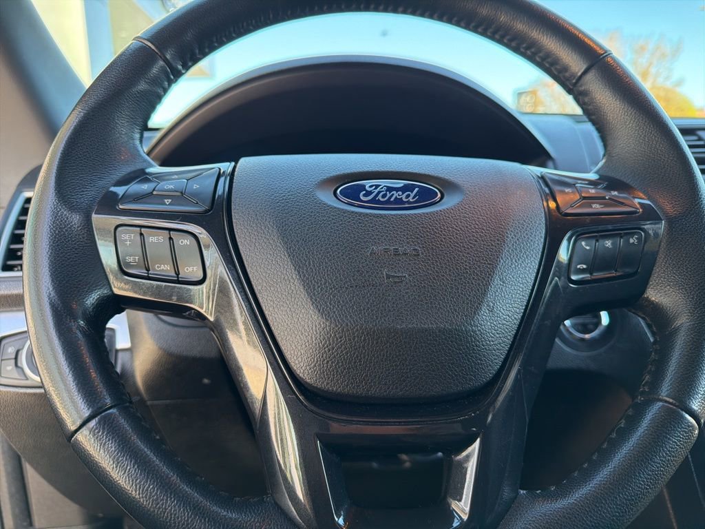Used 2017 Ford Explorer XLT AWD/4WD image 31