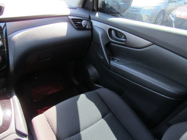 Used 2020 Nissan Rogue Sport S w/ Appearance Package FWD image 19