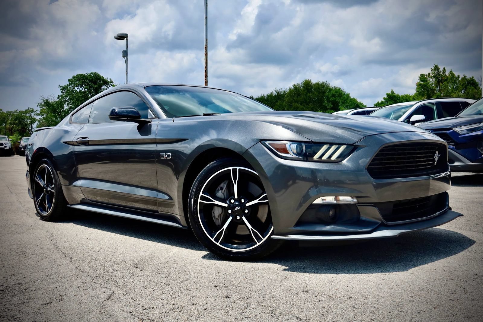 Used 2017 Ford Mustang GT Premium w/ Equipment Group 401A RWD image 1