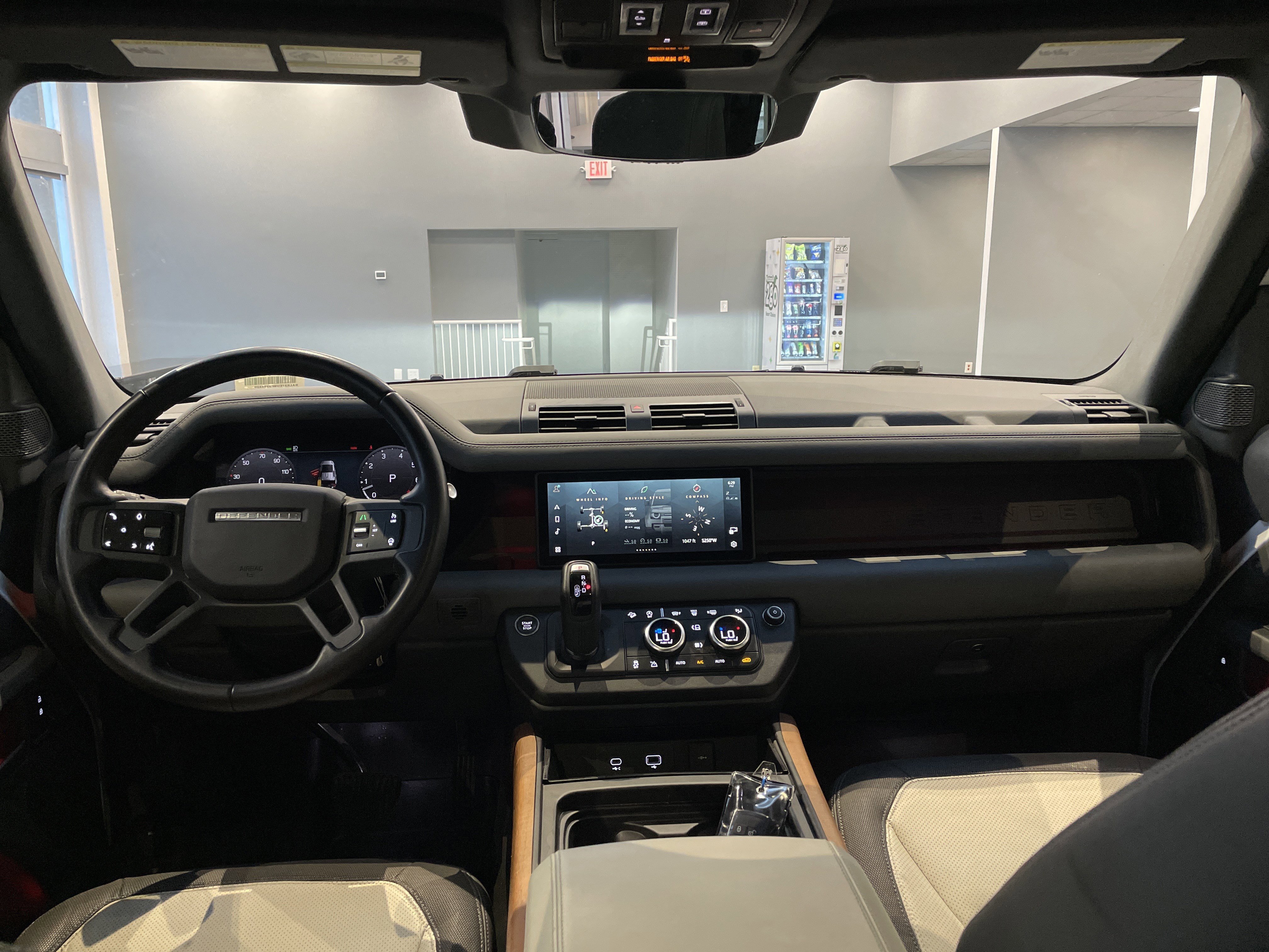 Used 2023 Land Rover Defender 110 X-Dynamic SE AWD/4WD image 34