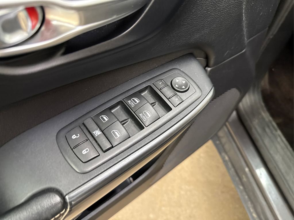 Used 2016 Jeep Cherokee Latitude w/ Cold Weather Group image 34