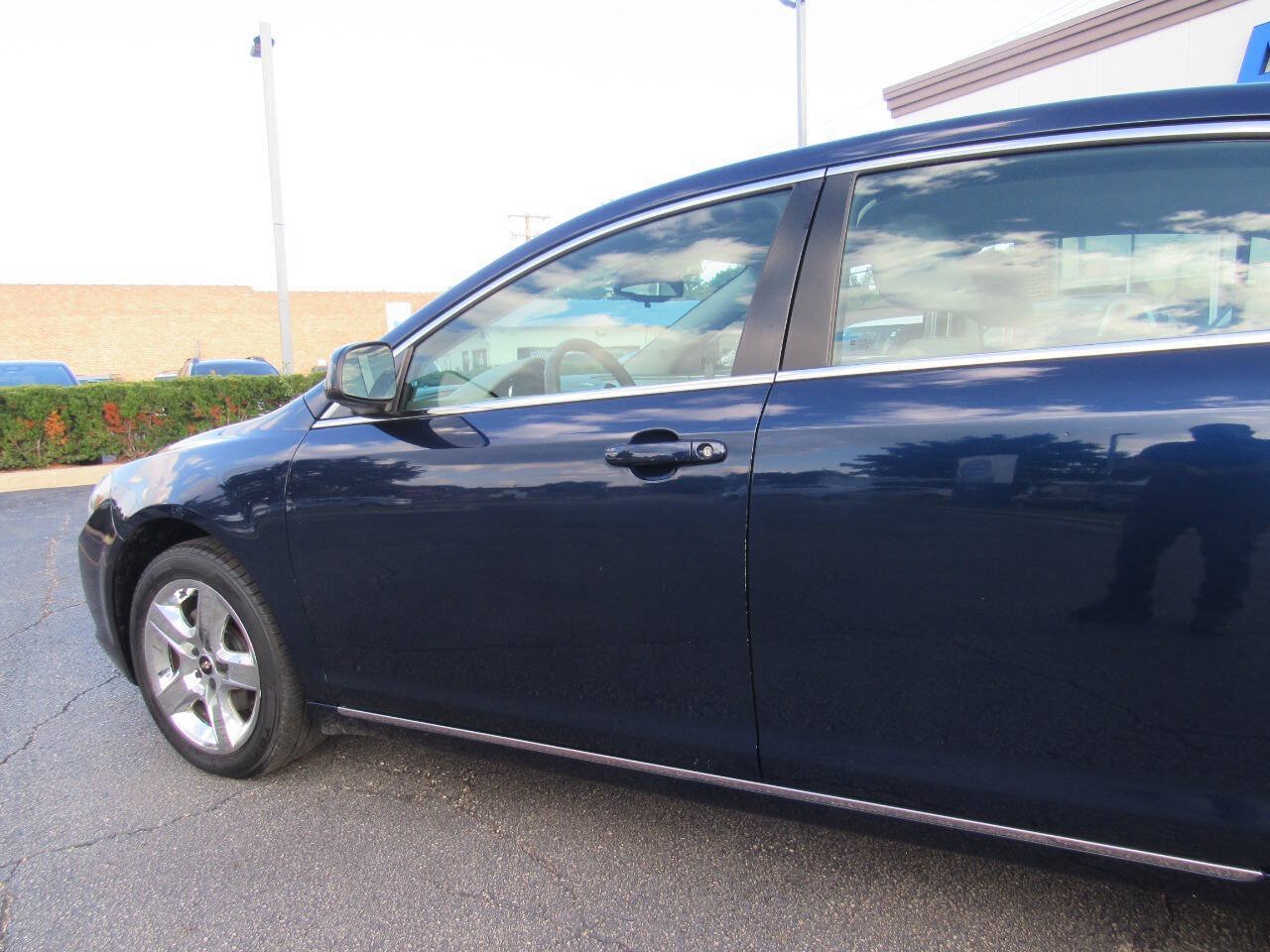 Used 2010 Chevrolet Malibu LT FWD image 9