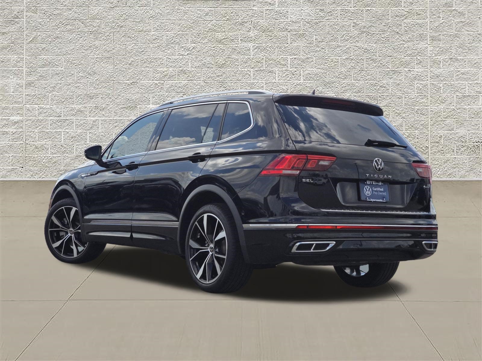 Certified 2024 Volkswagen Tiguan SEL R-Line AWD/4WD image 5