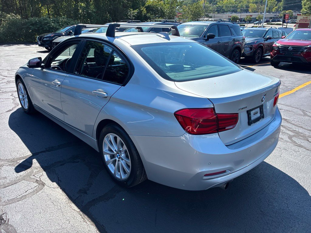 Used 2017 BMW 320i xDrive Sedan AWD/4WD image 5
