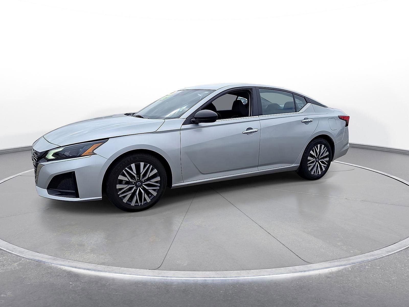 Used 2024 Nissan Altima 2.5 SV image 4