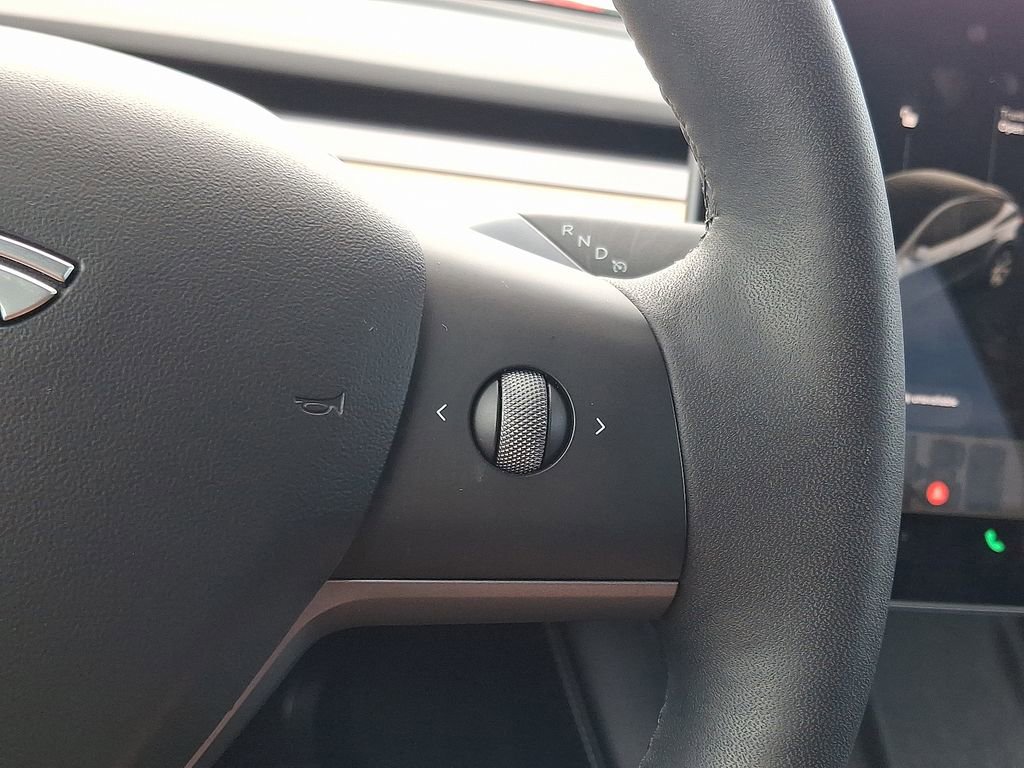 Used 2022 Tesla Model Y Long Range image 22