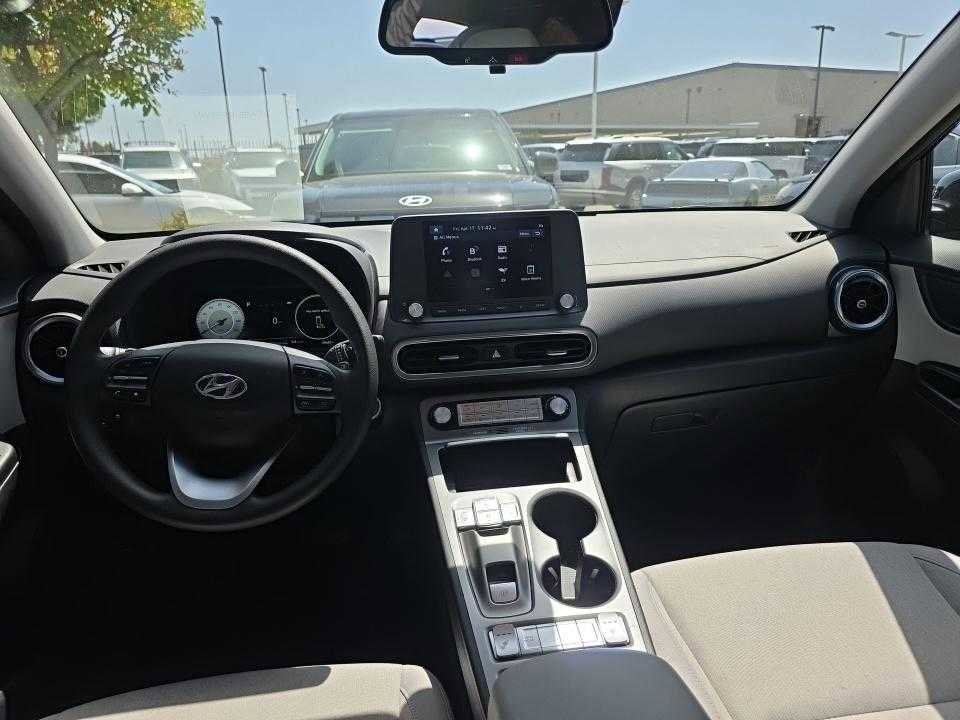Used 2023 Hyundai Kona SE w/ Cargo Package FWD image 6