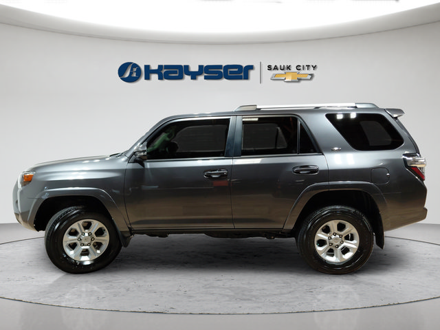 Used 2022 Toyota 4Runner SR5 Premium w/ Moonroof Package AWD/4WD image 4