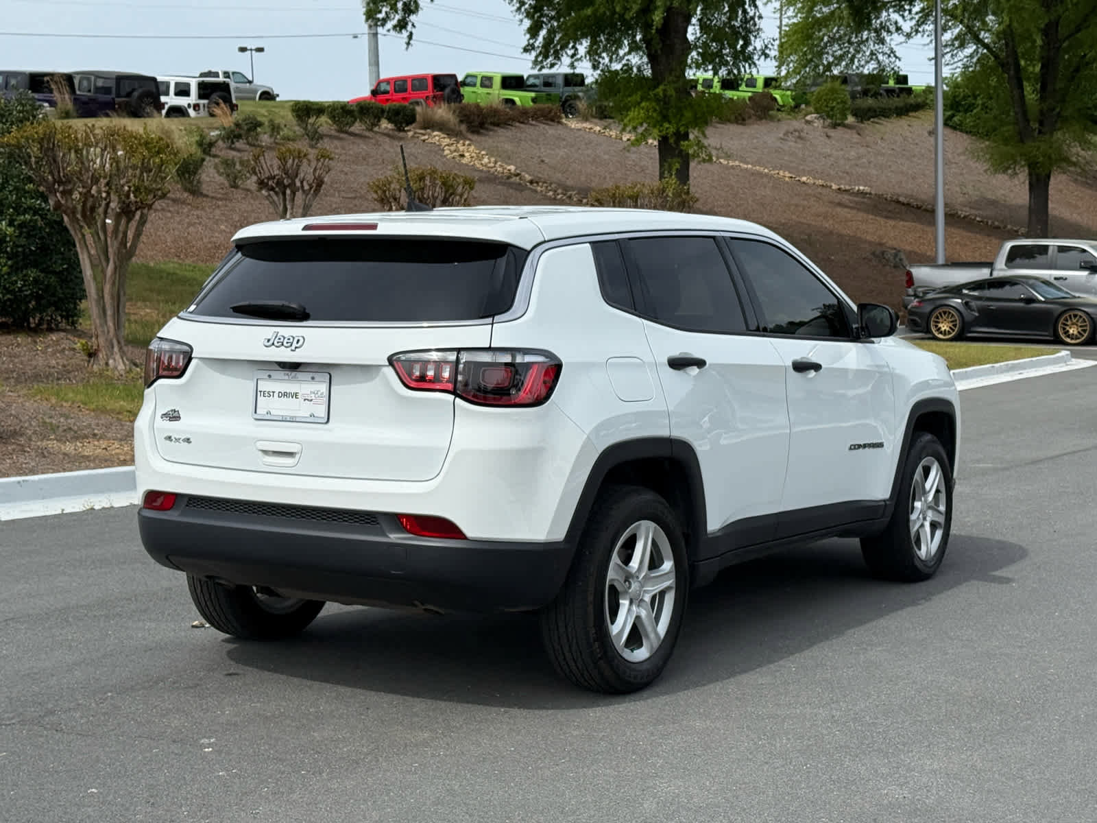Used 2023 Jeep Compass Sport image 5
