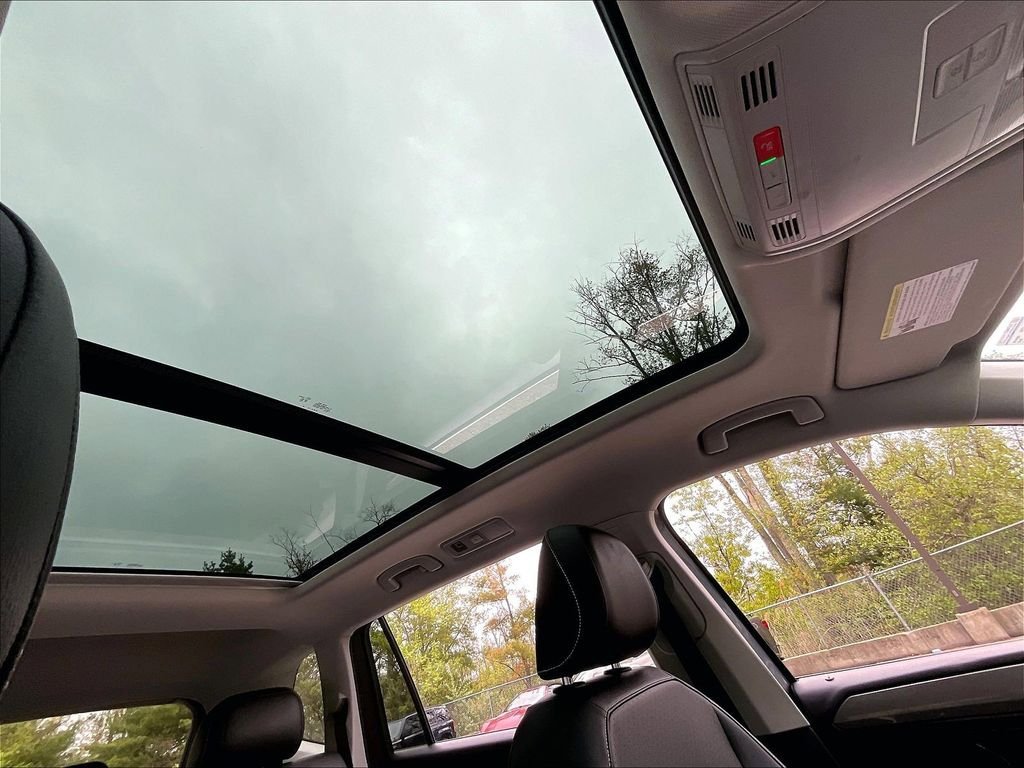 Certified 2023 Volkswagen Tiguan SE w/ Panoramic Sunroof Package AWD/4WD image 22