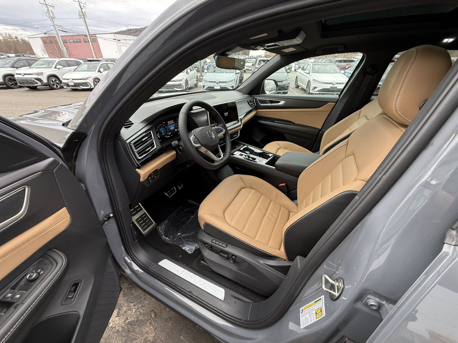 New 2026 Volkswagen Atlas Cross Sport SEL R-Line image 10