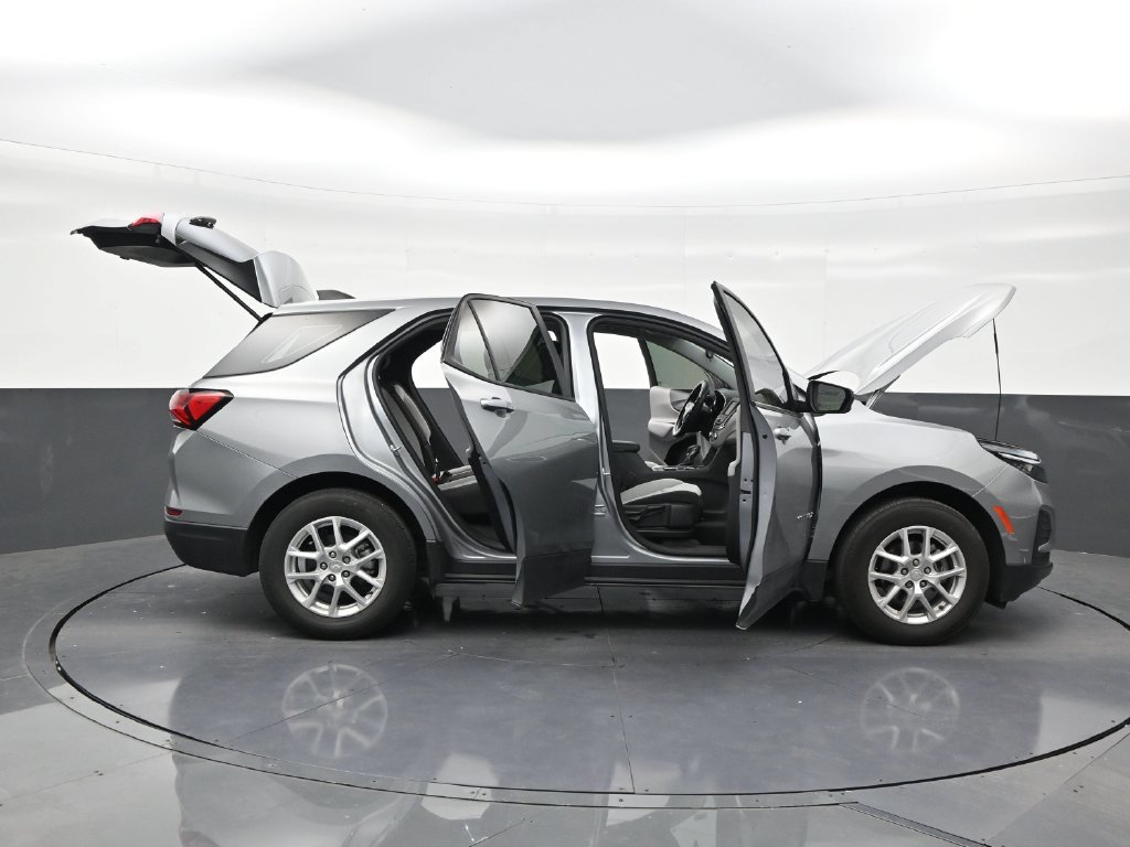 Used 2024 Chevrolet Equinox LS w/ Driver Confidence II Package FWD image 26